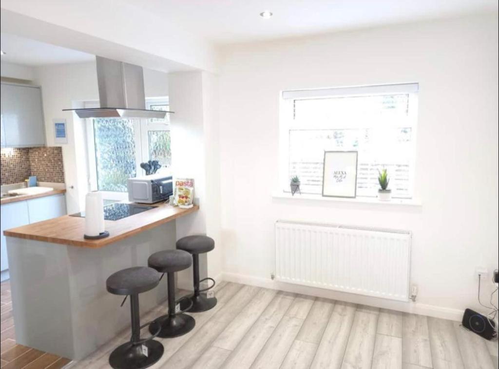 Spectacular 4 Bedroom Sea View Residential Home Bangor  Exteriör bild