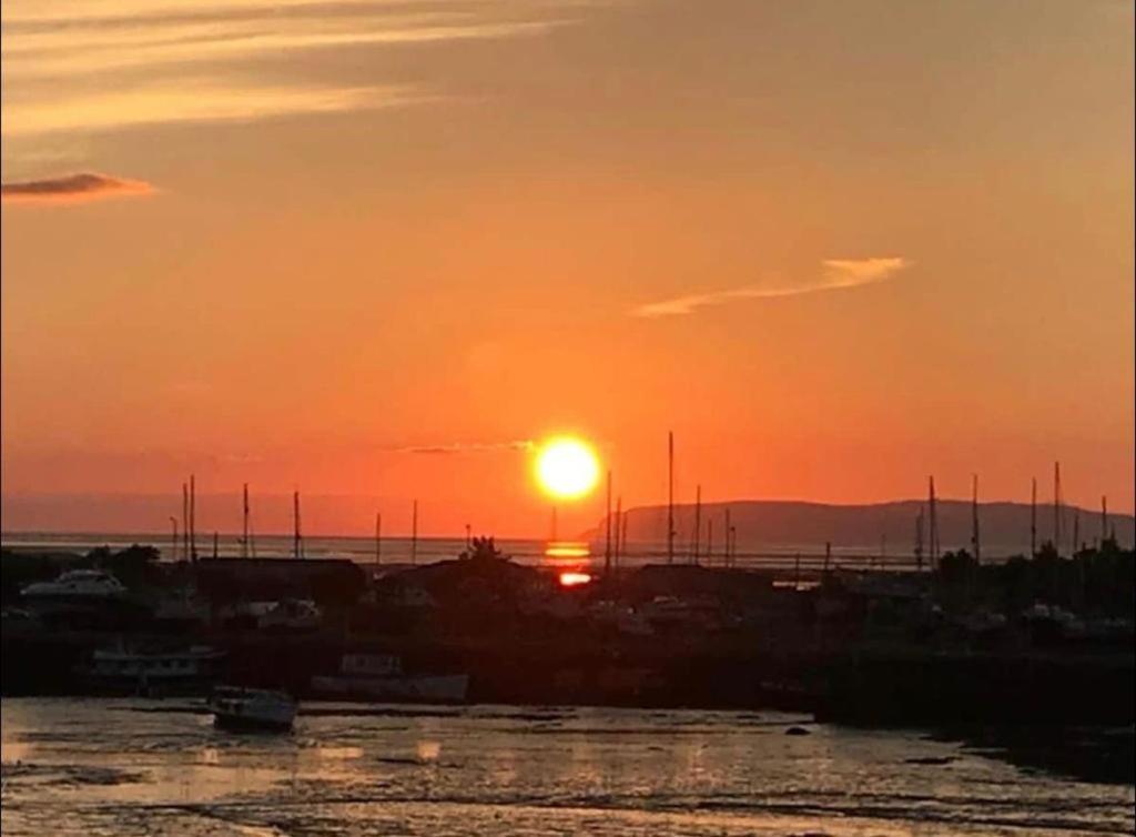 Spectacular 4 Bedroom Sea View Residential Home Bangor  Exteriör bild