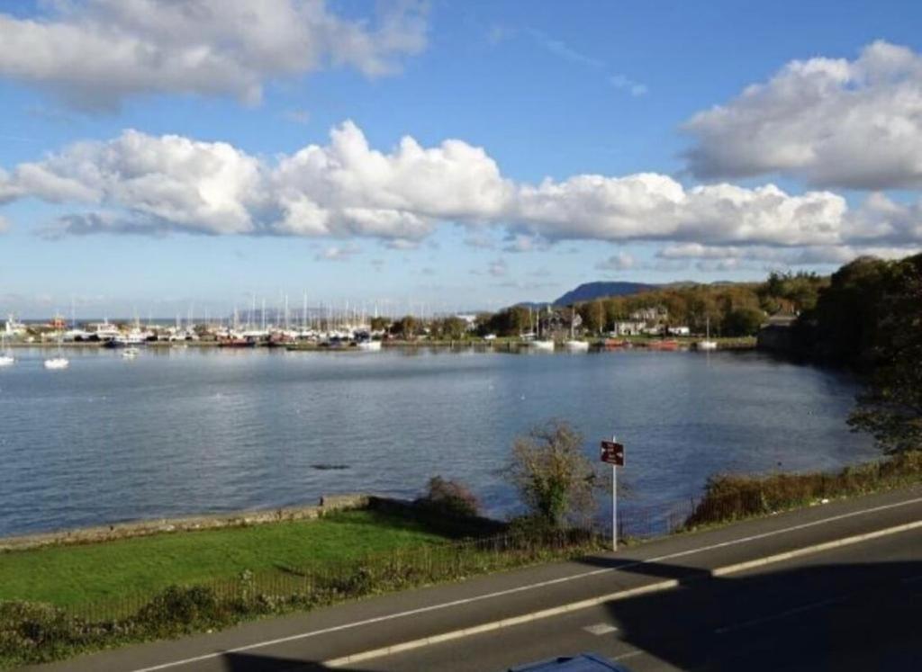 Spectacular 4 Bedroom Sea View Residential Home Bangor  Exteriör bild