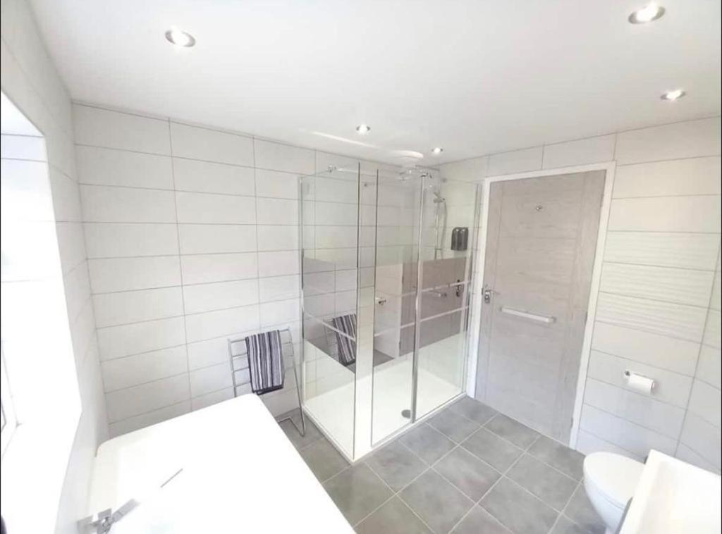 Spectacular 4 Bedroom Sea View Residential Home Bangor  Exteriör bild
